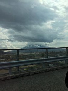 浮気調査中に高速道路からは「富士山」