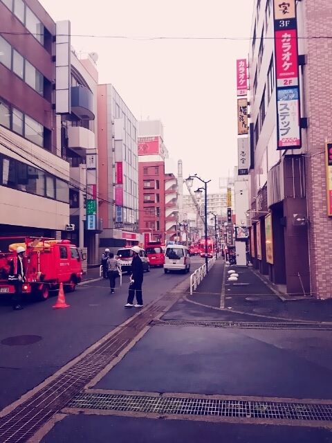 千葉県松戸市ＪＲ新松戸駅前でビル火災が発生②