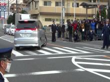 千葉県市川市のストーカー事件で市川警察署へ入る車両