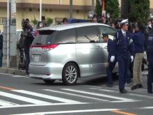 千葉県市川市のストーカー事件で市川警察署へ入る車両